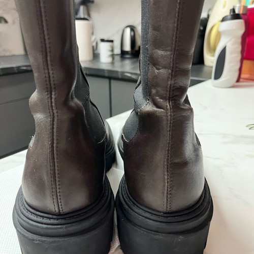 Zara leather Chelsea boots brown size 40 like new