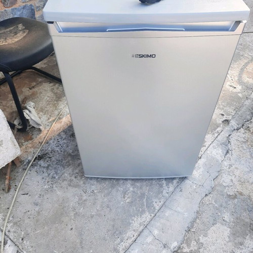 Eskimo refrigerator used, likely needs motor