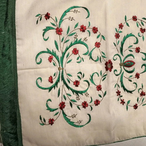 Table runner and two napkins with embroidery and fringes, new