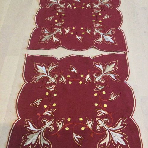 Set of 4 Christmas tablecloths and table runner semeni new