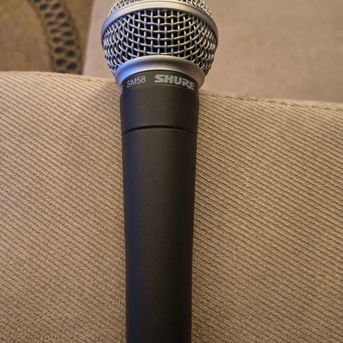 Shure SM58 dynamic microphone XLR like new