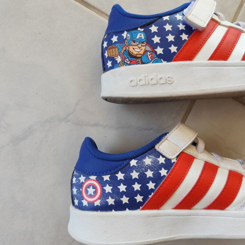 Adidas Marvel Captain America Kids Sneakers Size 32 Like New