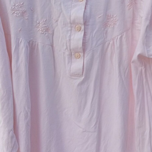 Nightgown like new, size XL to 2XL, long sleeve, buttoned