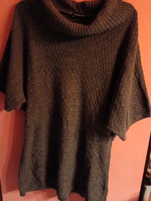 Knitted dress like new, one size, dark gray