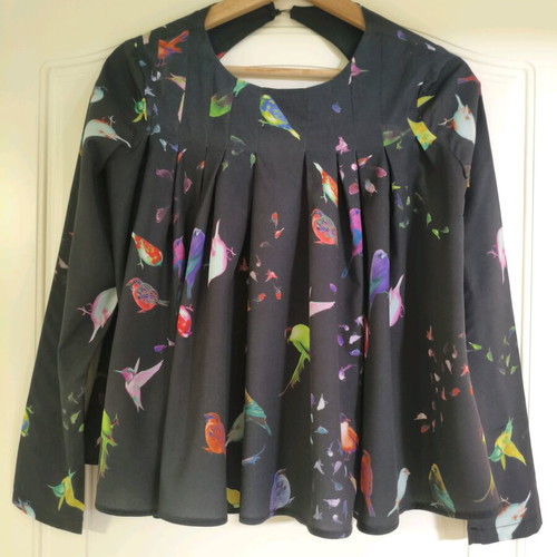Roh women's blouse with pleats and colorful birds like new, size 38