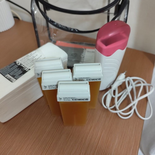 Waxing Kit like new with wax cartridges and strips