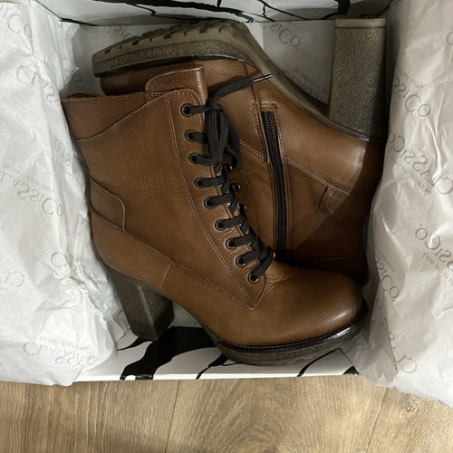 Classico leather ankle boots with heel, size 39, brown