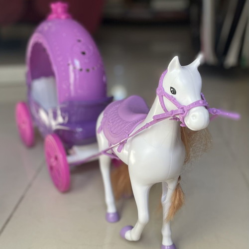 Horse with carriage toy like new, Barbie style