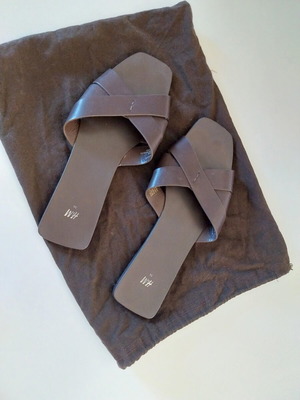 H&M flat brown sandals, size 39