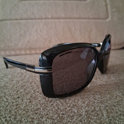 Solano sunglasses square like new, black