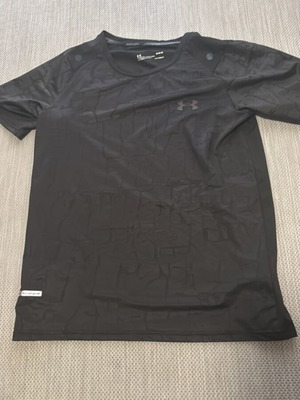 Under Armour T Shirt Heat Gear σαν καινούργιο, μέγεθος M, μαύρο και γκρι