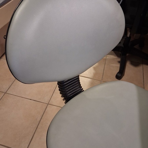 Office chair like new, light gray with new wheels