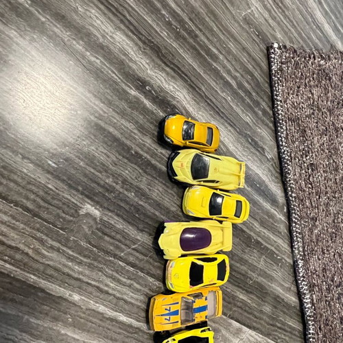 Hot Wheels toy cars like new, pack of over 70 pieces