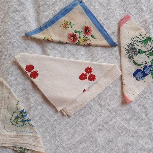 Vintage pocket handkerchiefs like new, pack of four multicolored