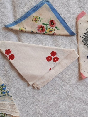 Vintage pocket handkerchiefs like new, pack of four multicolored