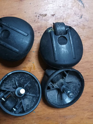Ροδάκια μεταχειρισμένα σετ 4 τεμαχίων από Hoover ηλεκτρική σκούπα