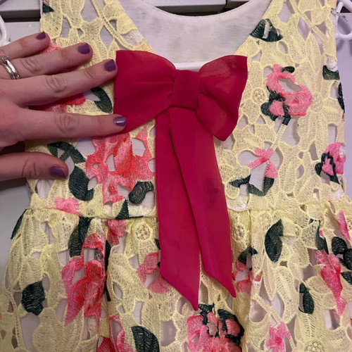 Girls' dress 5 years like new with lace guipure and bow multicolored