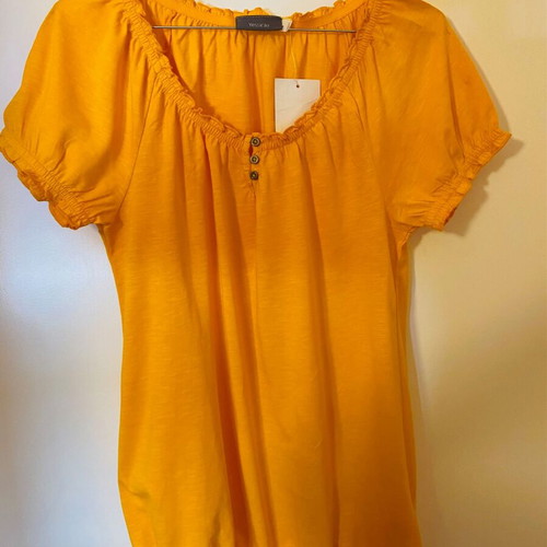 Women's mako t-shirt new, short sleeve, size small, mustard color