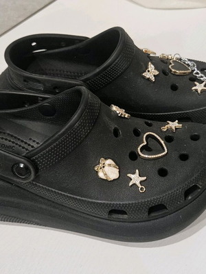 Crocs σαν καινούργια, μαύρα, νούμερο 39, με αξεσουάρ