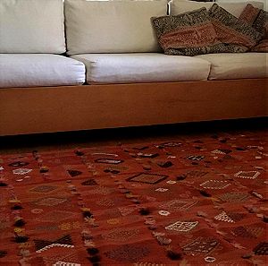 Πωλείται λόγω ανακαίνισης καναπές τριθέσιος μασίφ από ξύλο οξυάς σε άριστη κατάσταση