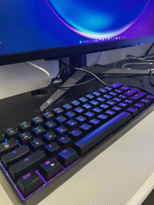 Gaming keyboard with blue switches like new