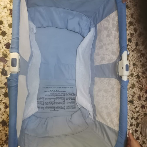 Mini Baby Cot like new with mattress and removable legs