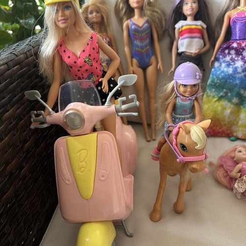 Barbie Vespa with 6 Barbie dolls and pony with 3 Chelsea dolls like new