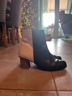 De.Bour ankle boots used, leather black and white with wooden heel