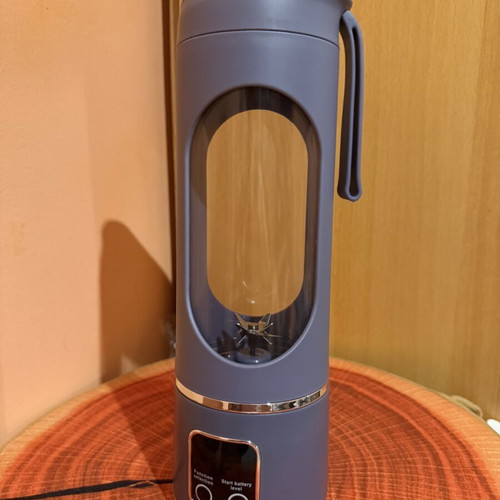 Portable USB Blender like new with LED display