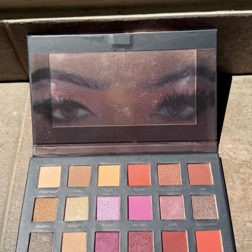 Huda Beauty Desert Dusk Eyeshadow Palette like new