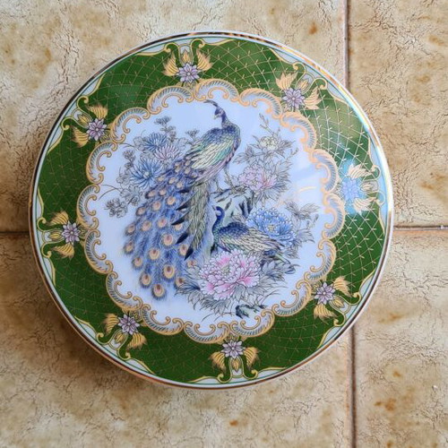 Round storage box new condition