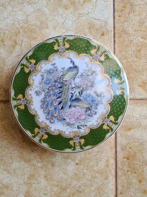 Round storage box new condition