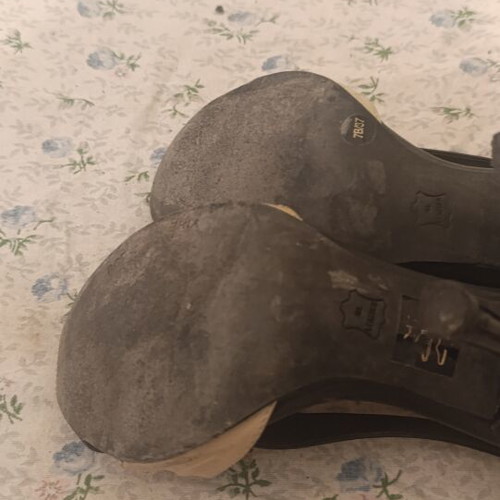 BCBG Maxazria patent leather high heel pumps size 37 used, black and beige
