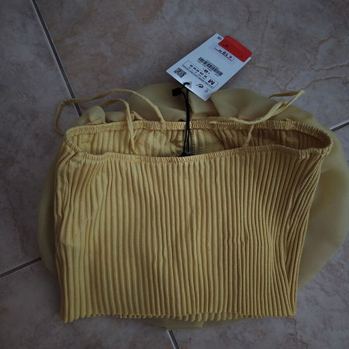 Zara crop top with tulle rose, yellow mustard, size S