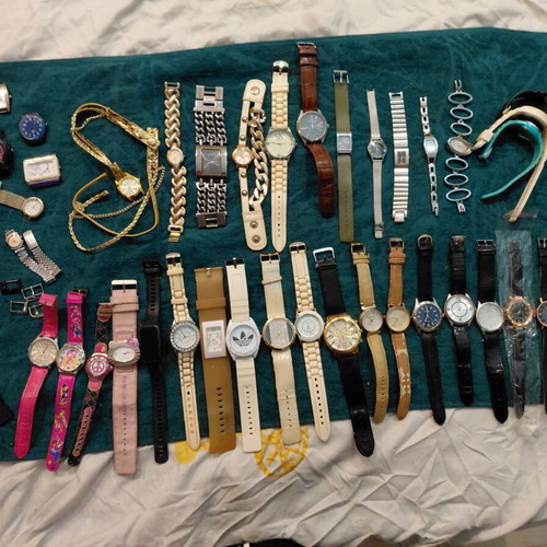 Lot of 45 wristwatches used, unisex, including Adidas and more