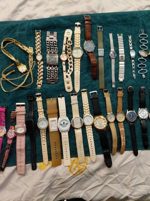 Lot of 45 wristwatches used, unisex, including Adidas and more