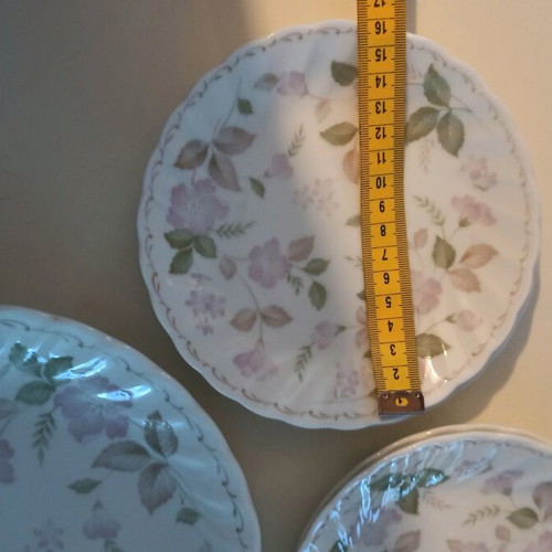 Pasta and dessert set like new, porcelain made in Japan, 6 small plates 1 platter