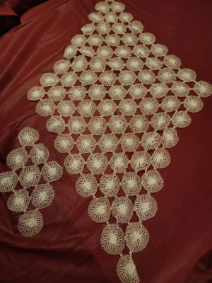 Handmade rhombus-shaped doily set like new