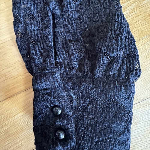 Velvet blouse with sleeves and buttons, new, black, size M