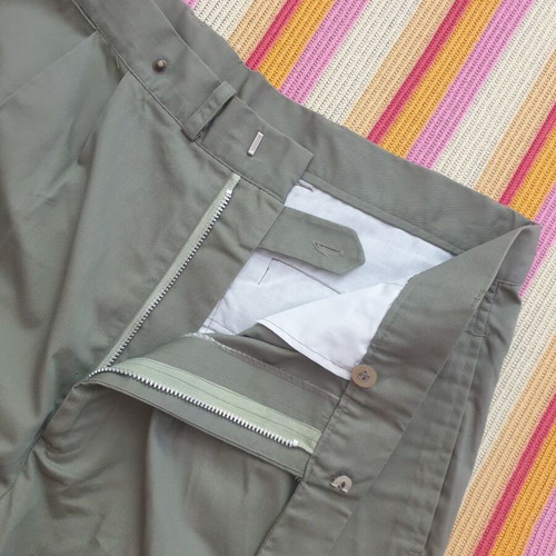 Sutton Place men's shorts khaki new, size 34