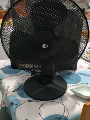 Ανεμιστήρας σαν καινούργιος, 40W, επιτραπέζιος με βιδάκι ασφαλείας και κουτί