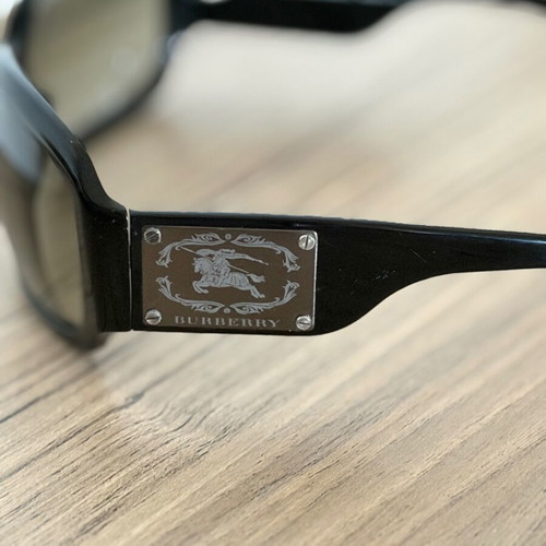 Burberry Unisex Sunglasses like new, black