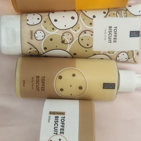 Dust + Cream Toffee Biscuit Body Care Set new, 4 products