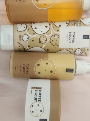 Dust + Cream Toffee Biscuit Body Care Set new, 4 products