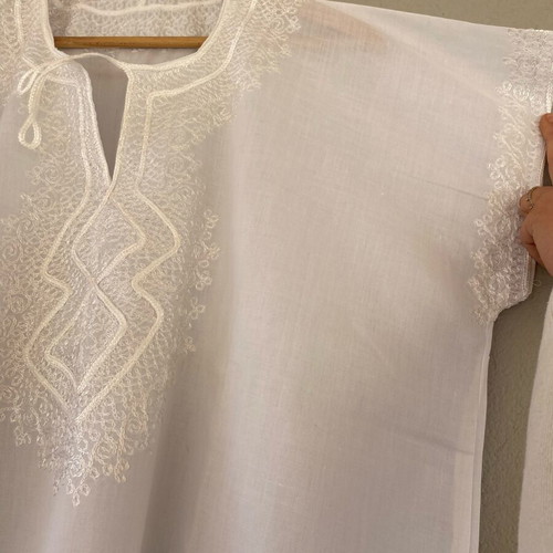 White handmade cotton kaftan L/XL like new with boho embroidery