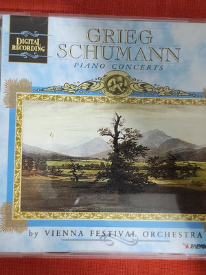 Grieg Schumann Piano Concerts CD like new, classical