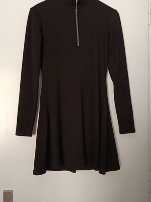 Zara short dress black ribbed texture with zipper, like new