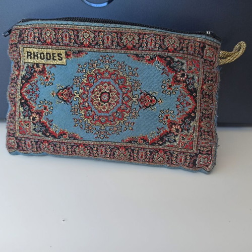 Wallet fabric with oriental pattern and zipper like new
