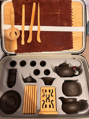 Mini Chinese Gongfu Tea Set with Carry Case like new, serves 6