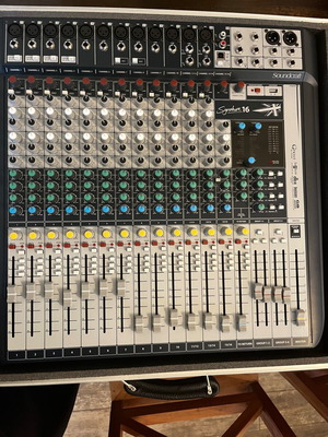 Soundcraft Signature 16 PA audio mixer console